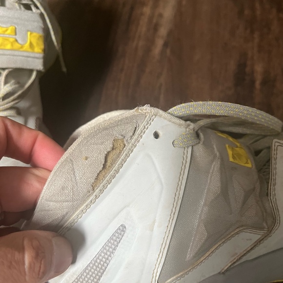 Nike Lebron James 599264-001 Solider 7 Sonic Yellow Shoes Size 11 - Picture 5 of 7